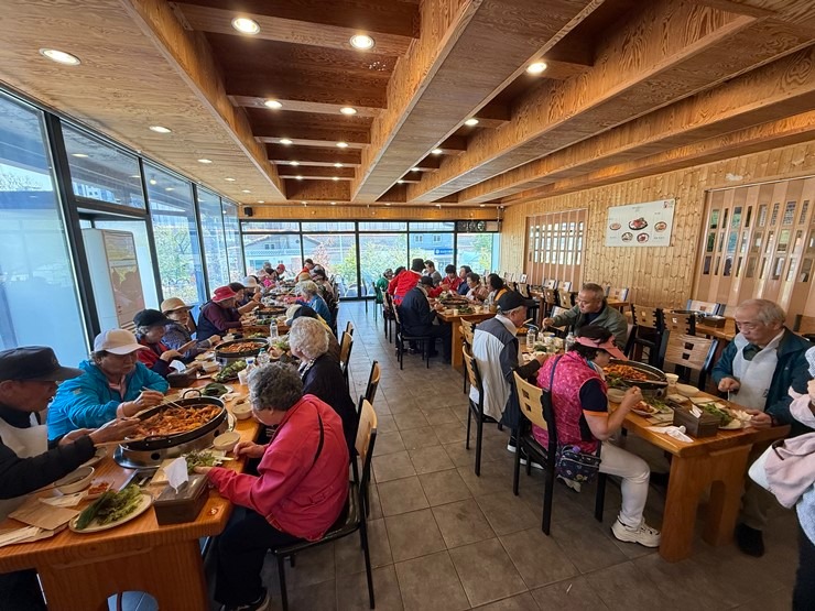 어르신 나들이001(용량다운).jpg