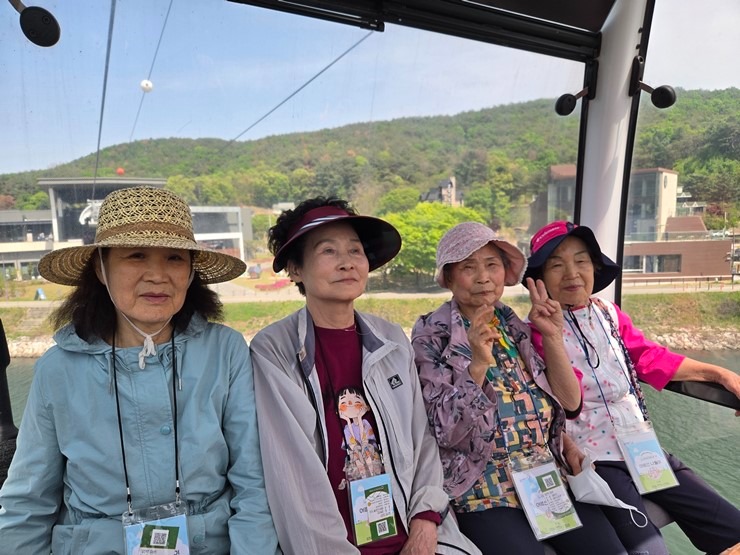 어르신 나들이010(용량다운).jpg