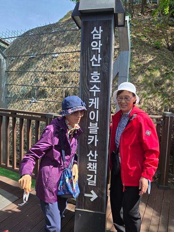 어르신 나들이008(용량다운).jpg